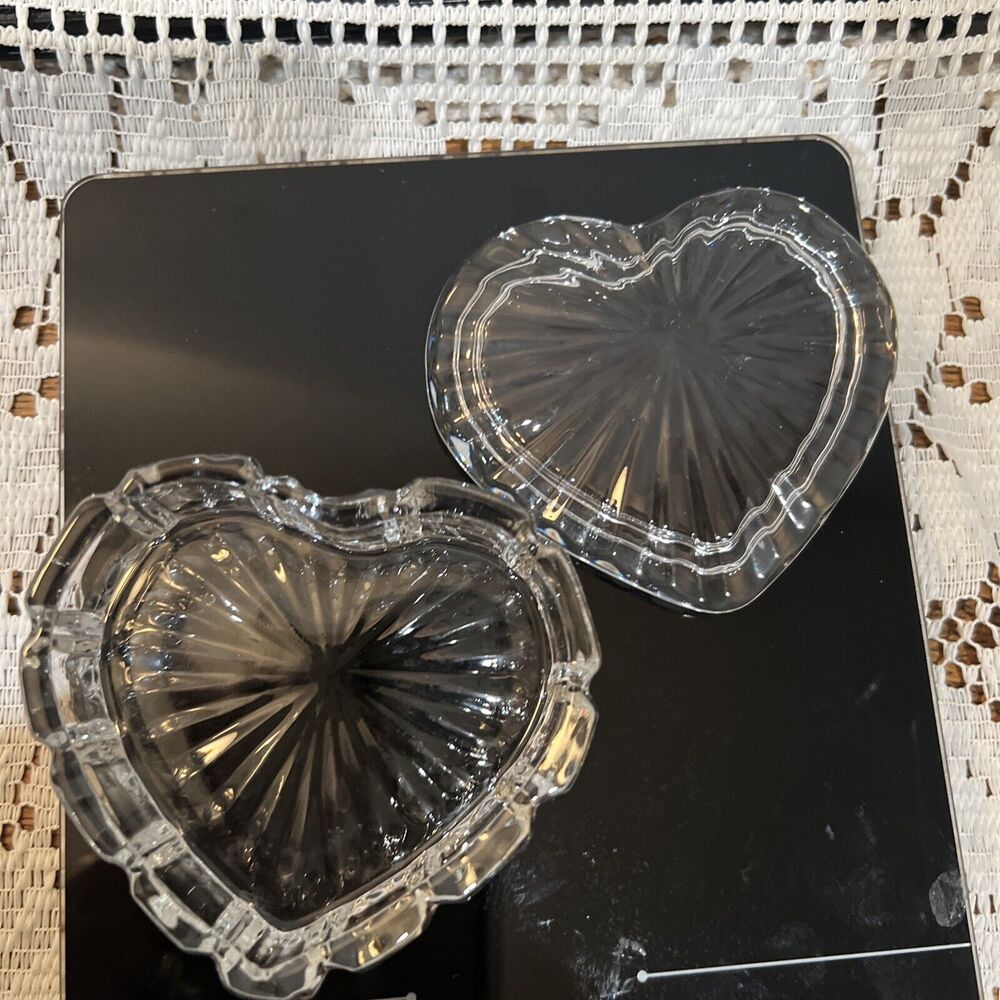 Vtg Heart Shaped Clear Glass Crystal Jewelry Trinket Box With Lid